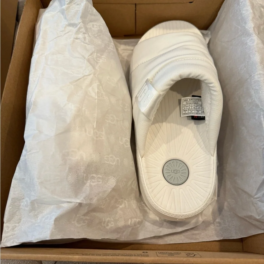 UGG new ships